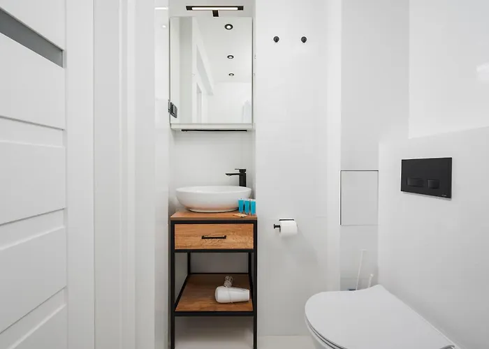 Plac Zbawiciela Modern By Bookinghost *